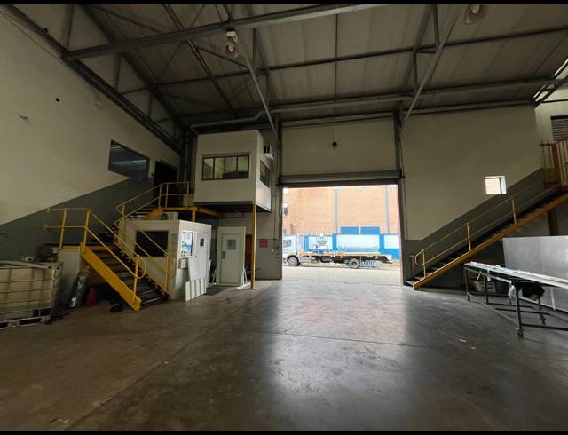 6,035M² WAREHOUSE TO LET IN ROOIHUISKRAAL